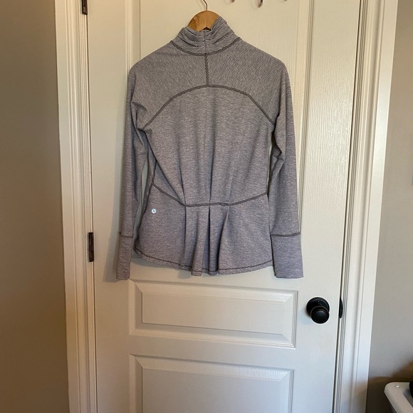 Lululemon long sleeve 6 - Picture 2 of 2